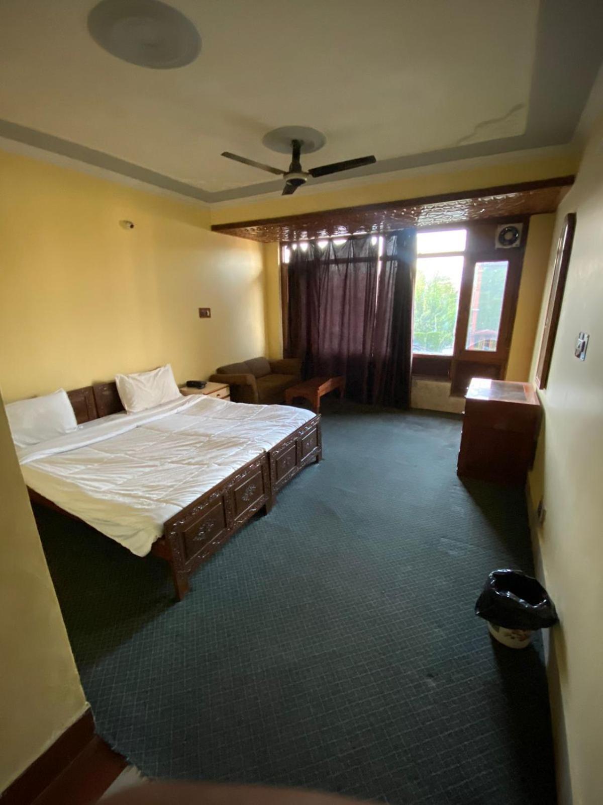 Kashmir Hill Town Hotel Srinagar  Ngoại thất bức ảnh